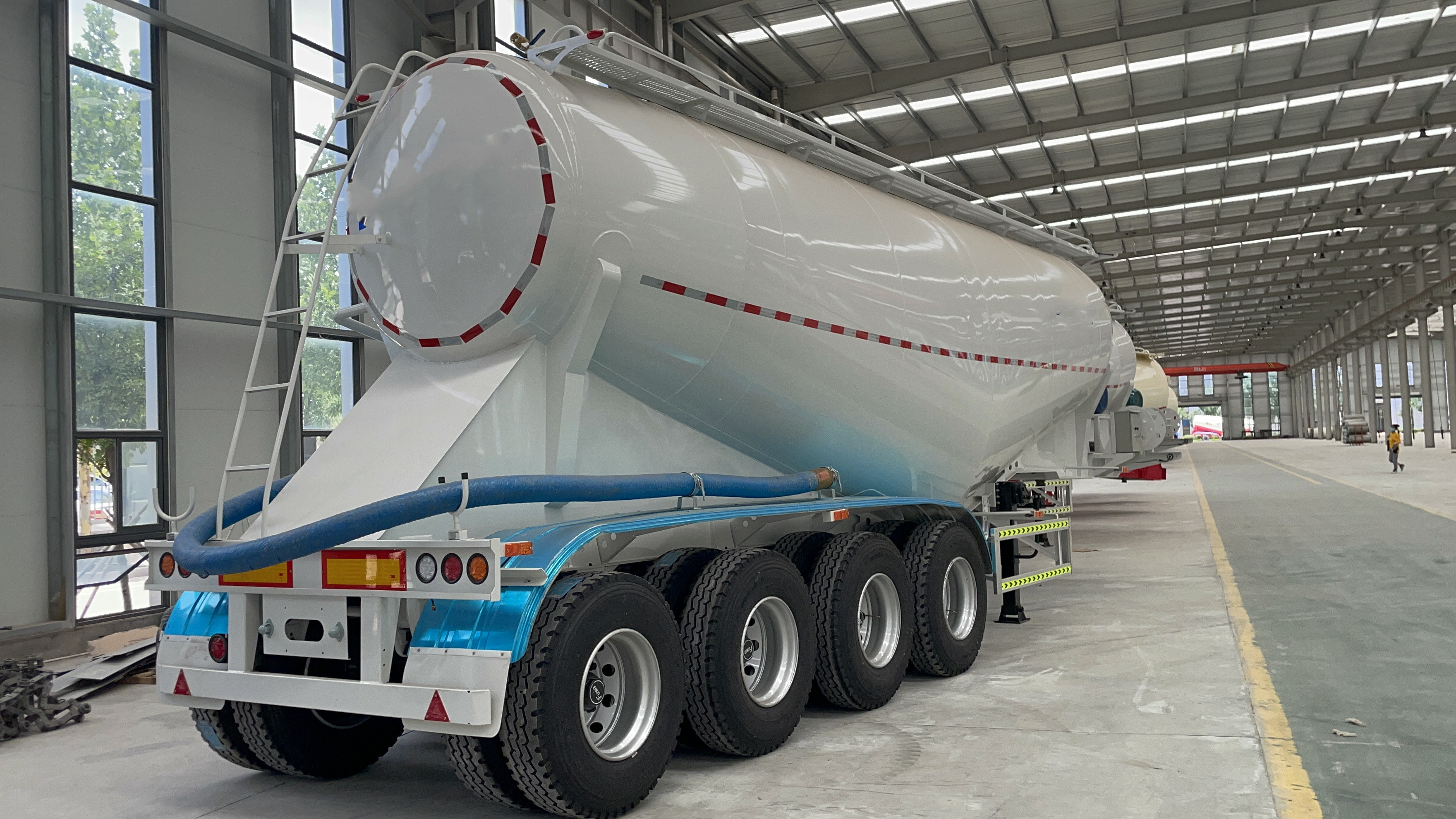 4 Axle 40m3 Bulker Cement Tanker Trailer